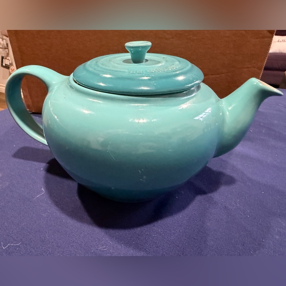 Le Creuset classic teapot